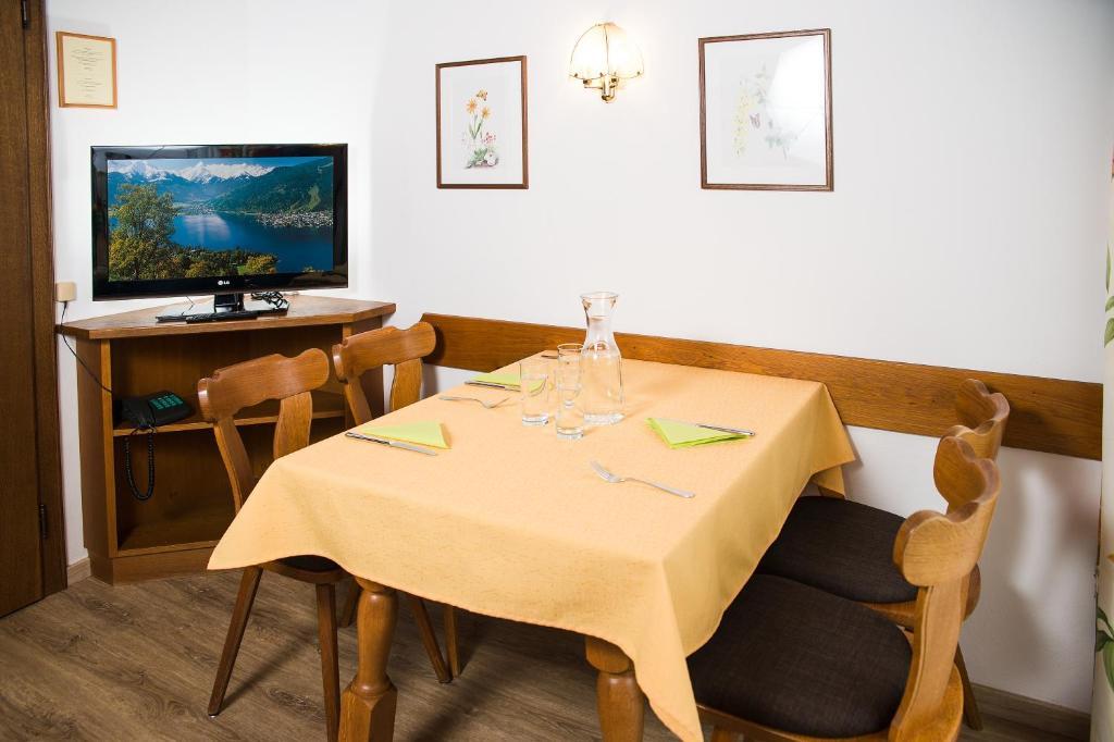 צל-אם-זי Gaestehaus Haffner חדר תמונה
